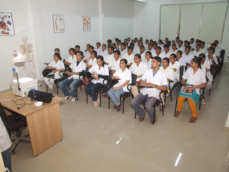 Gujarat Adani Institute of Medical Sciences Kachchh College Facilities photo 1
